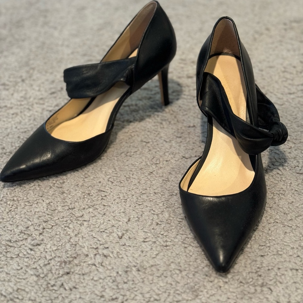 Nine West black pumps